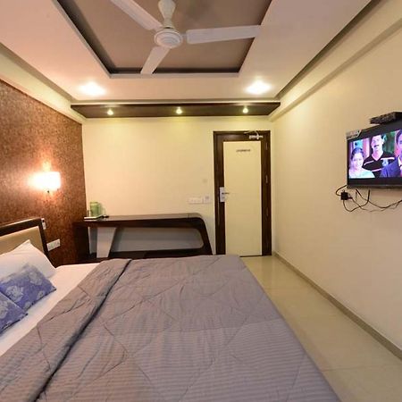 Hotel Manila Ahmedabad Exterior photo