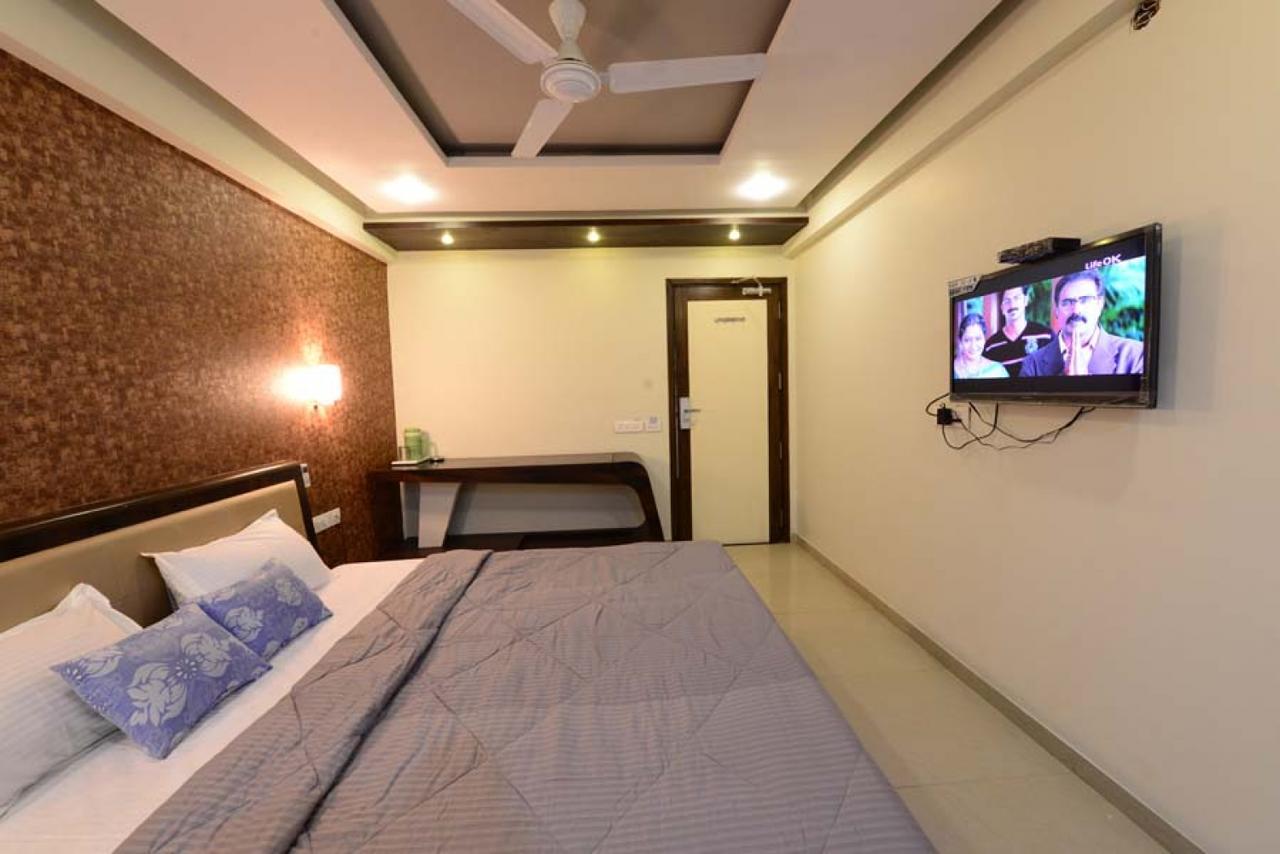 Hotel Manila Ahmedabad Exterior photo